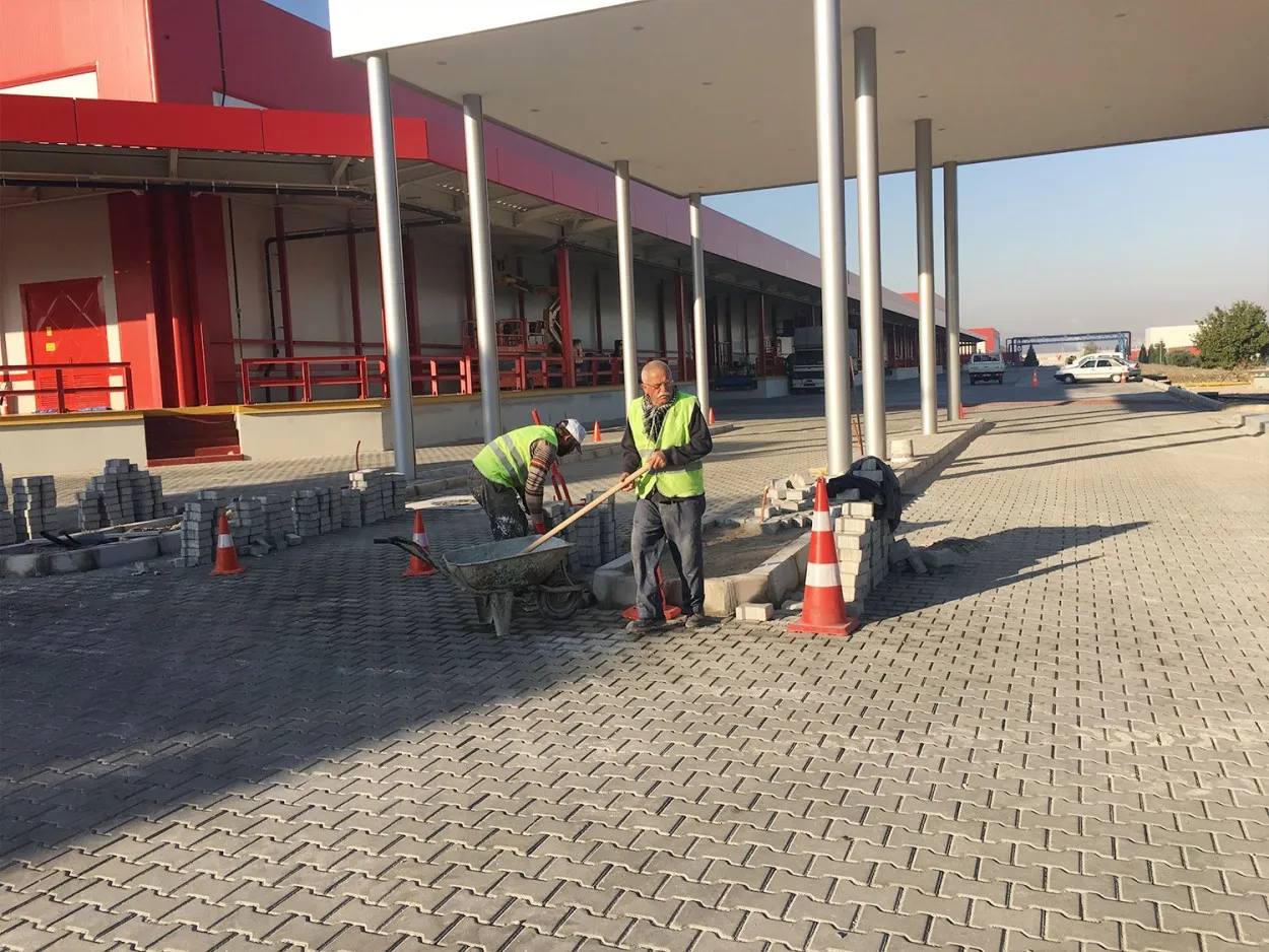 Vestel Kurutma Makinesi Fabrikası Kilit Parke ve Bordür İşleri